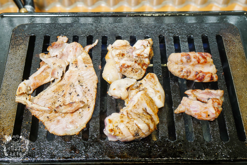 台中[哼！燒肉]超人氣精緻燒肉最低220元起!5款開胃小菜跟飲料免費享用?一個人也可以去的韓系工業風燒肉店