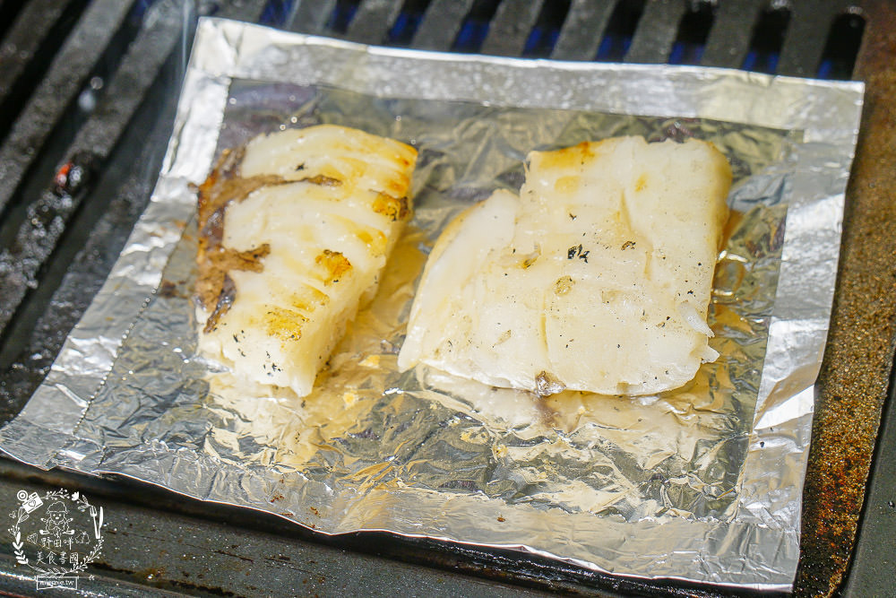 台中[哼！燒肉]超人氣精緻燒肉最低220元起!5款開胃小菜跟飲料免費享用?一個人也可以去的韓系工業風燒肉店