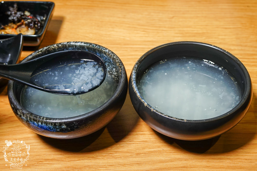 台中[哼！燒肉]超人氣精緻燒肉最低220元起!5款開胃小菜跟飲料免費享用?一個人也可以去的韓系工業風燒肉店