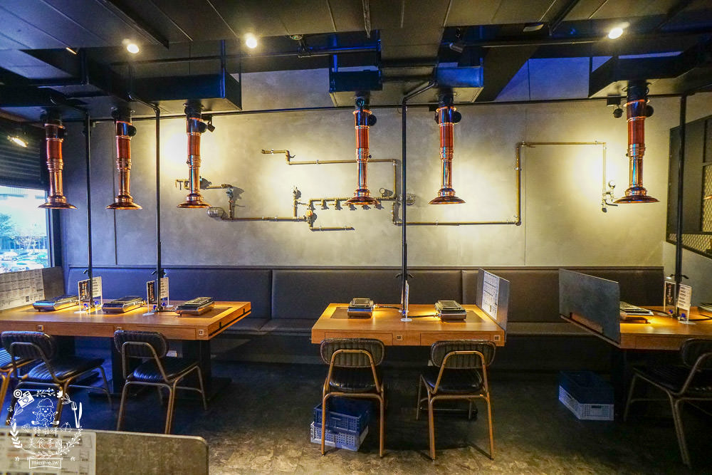 台中[哼！燒肉]超人氣精緻燒肉最低220元起!5款開胃小菜跟飲料免費享用?一個人也可以去的韓系工業風燒肉店