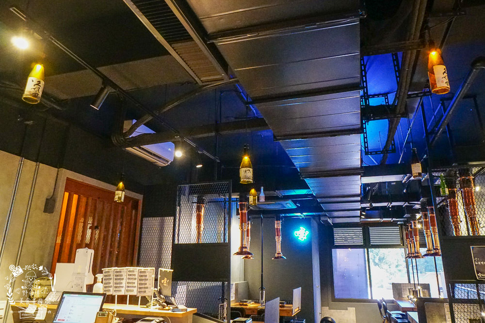 台中[哼！燒肉]超人氣精緻燒肉最低220元起!5款開胃小菜跟飲料免費享用?一個人也可以去的韓系工業風燒肉店