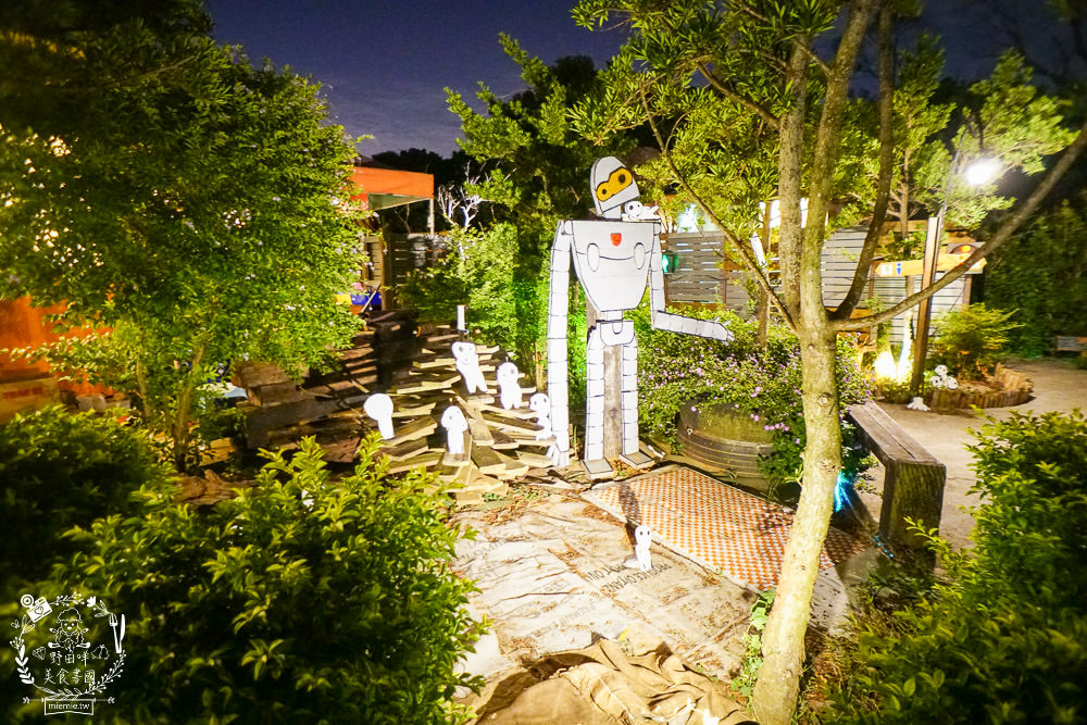 台中景觀餐廳[啡文學龍井店]百萬夜景滿天星空絢爛閃爍!龍貓巴士站牌超好拍!營業到凌晨3點?