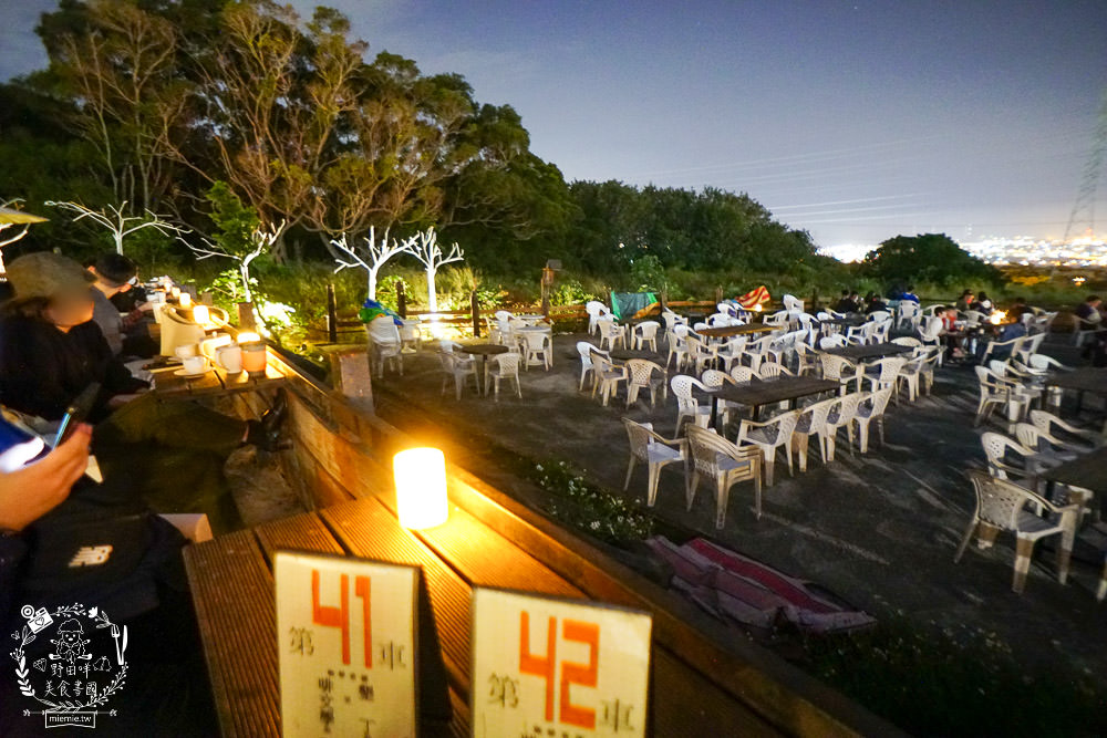 台中景觀餐廳[啡文學龍井店]百萬夜景滿天星空絢爛閃爍!龍貓巴士站牌超好拍!營業到凌晨3點?