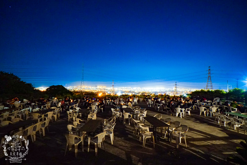 台中景觀餐廳[啡文學龍井店]百萬夜景滿天星空絢爛閃爍!龍貓巴士站牌超好拍!營業到凌晨3點?