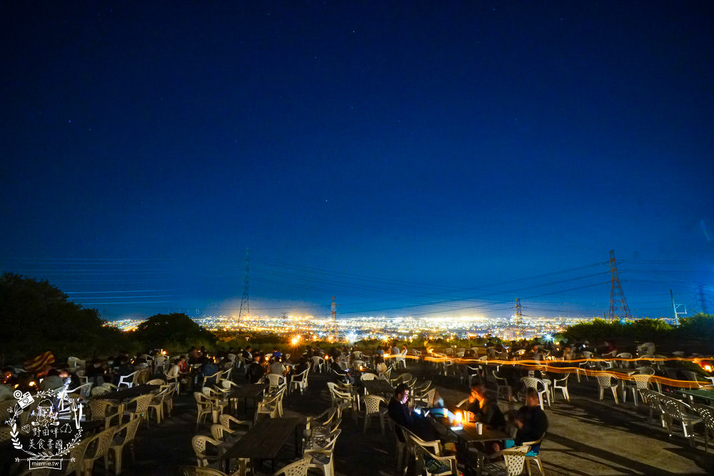 台中景觀餐廳[啡文學龍井店]百萬夜景滿天星空絢爛閃爍!龍貓巴士站牌超好拍!營業到凌晨3點?