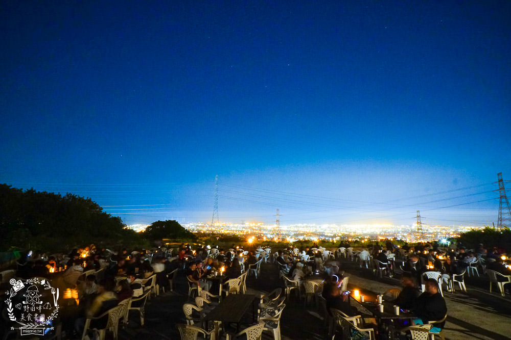 台中景觀餐廳[啡文學龍井店]百萬夜景滿天星空絢爛閃爍!龍貓巴士站牌超好拍!營業到凌晨3點?