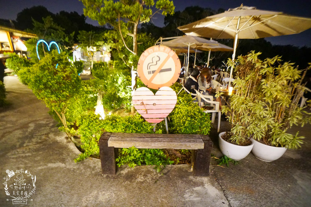 台中景觀餐廳[啡文學龍井店]百萬夜景滿天星空絢爛閃爍!龍貓巴士站牌超好拍!營業到凌晨3點?