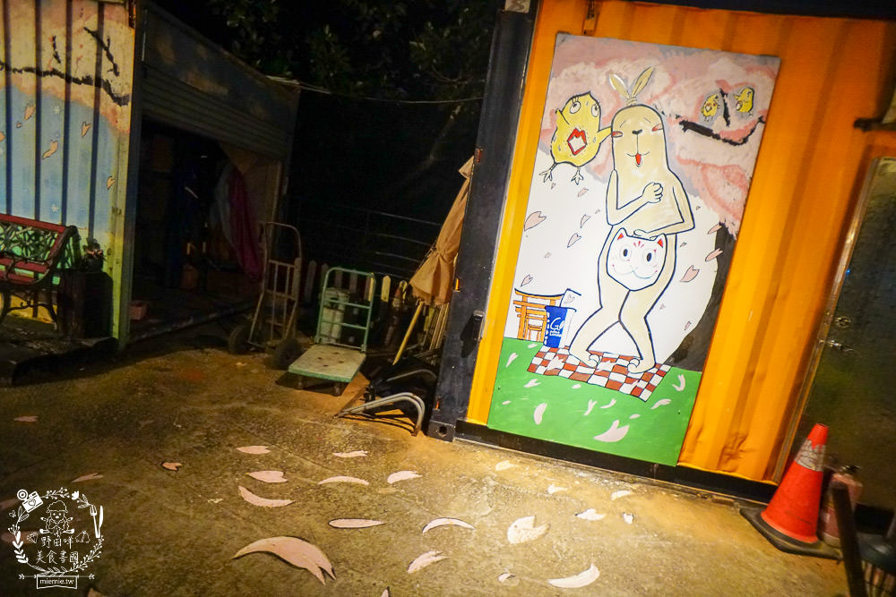 台中景觀餐廳[啡文學龍井店]百萬夜景滿天星空絢爛閃爍!龍貓巴士站牌超好拍!營業到凌晨3點?