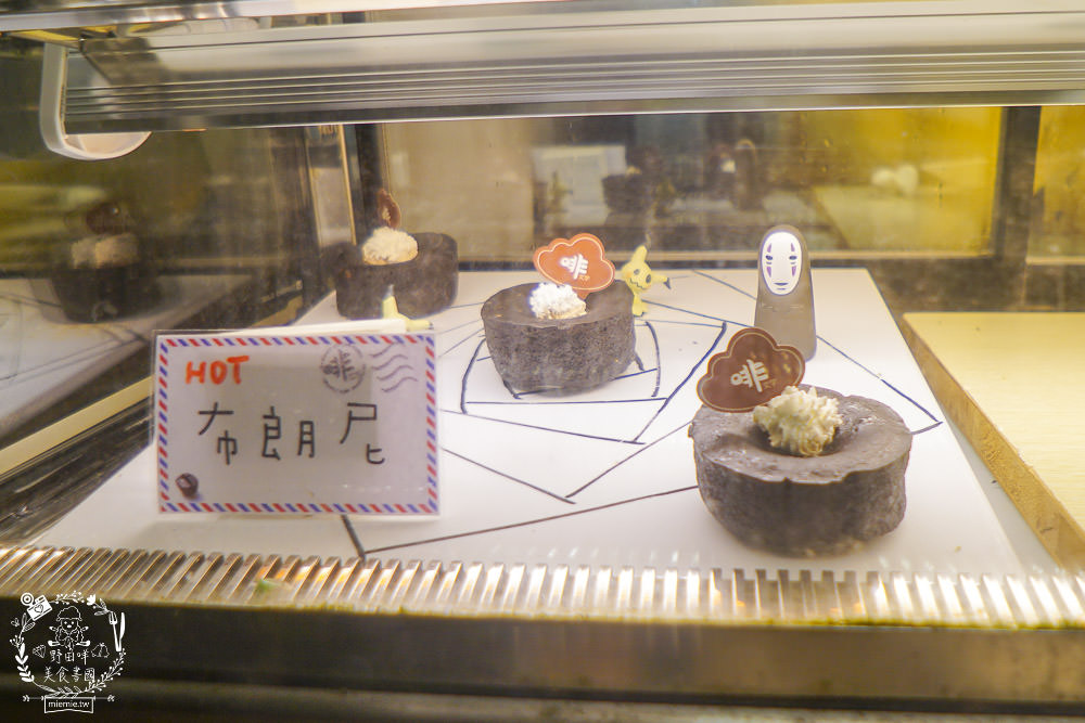 台中景觀餐廳[啡文學龍井店]百萬夜景滿天星空絢爛閃爍!龍貓巴士站牌超好拍!營業到凌晨3點?