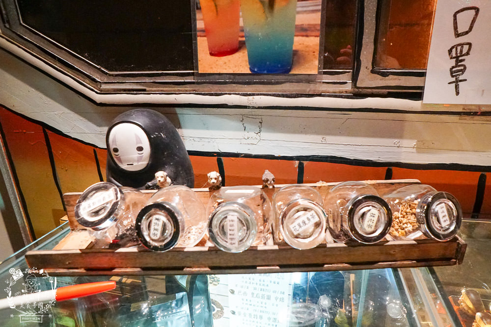 台中景觀餐廳[啡文學龍井店]百萬夜景滿天星空絢爛閃爍!龍貓巴士站牌超好拍!營業到凌晨3點?