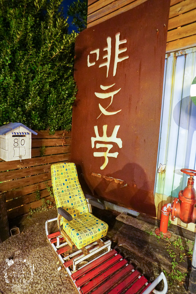 台中景觀餐廳[啡文學龍井店]百萬夜景滿天星空絢爛閃爍!龍貓巴士站牌超好拍!營業到凌晨3點?