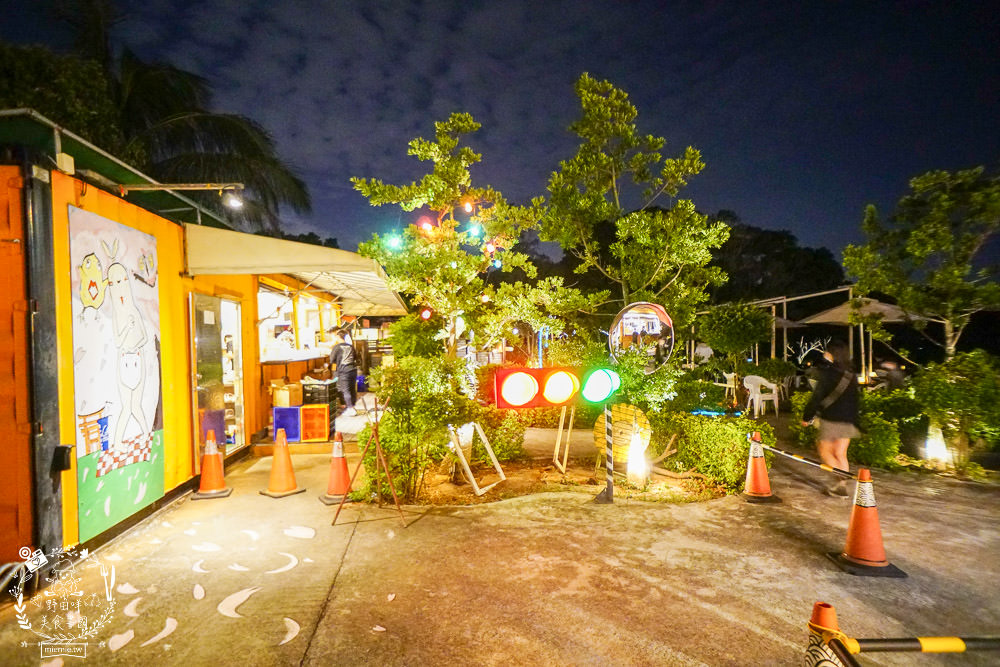 台中景觀餐廳[啡文學龍井店]百萬夜景滿天星空絢爛閃爍!龍貓巴士站牌超好拍!營業到凌晨3點?