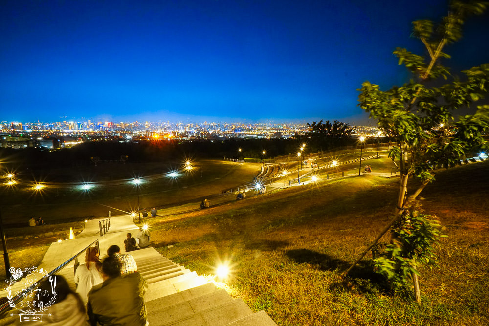 台中夜景[望高寮夜景公園]不用出國也有涵館般的百萬夜景?台中超浪漫約會景點!