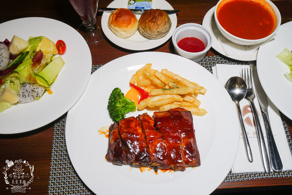 台中港酒店霸氣澎湃的自助早餐+Pier 88 餐酒館超復古舊美式+日式裝潢餐酒館 - 第59張圖 台中港酒店霸氣澎湃的自助早餐+Pier 88 餐酒館超復古舊美式+日式裝潢餐酒館