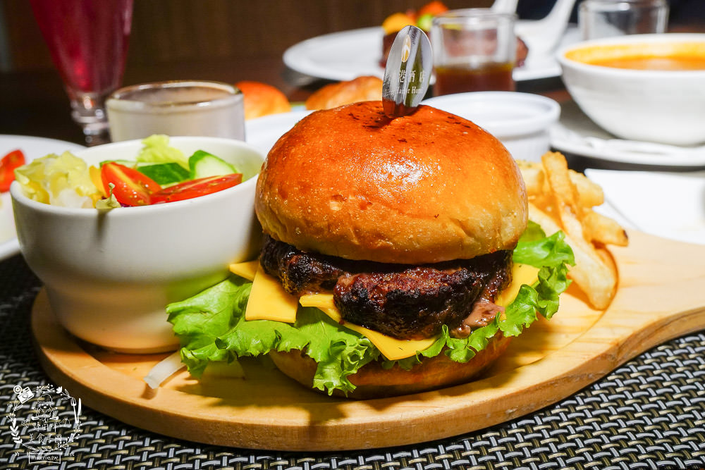 台中港酒店霸氣澎湃的自助早餐+Pier 88 餐酒館超復古舊美式+日式裝潢餐酒館 - 第71張圖 台中港酒店霸氣澎湃的自助早餐+Pier 88 餐酒館超復古舊美式+日式裝潢餐酒館