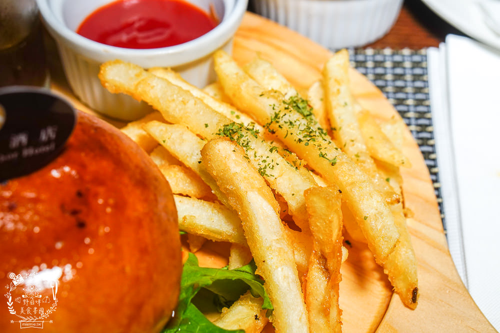 台中港酒店霸氣澎湃的自助早餐+Pier 88 餐酒館超復古舊美式+日式裝潢餐酒館 - 第73張圖 台中港酒店霸氣澎湃的自助早餐+Pier 88 餐酒館超復古舊美式+日式裝潢餐酒館