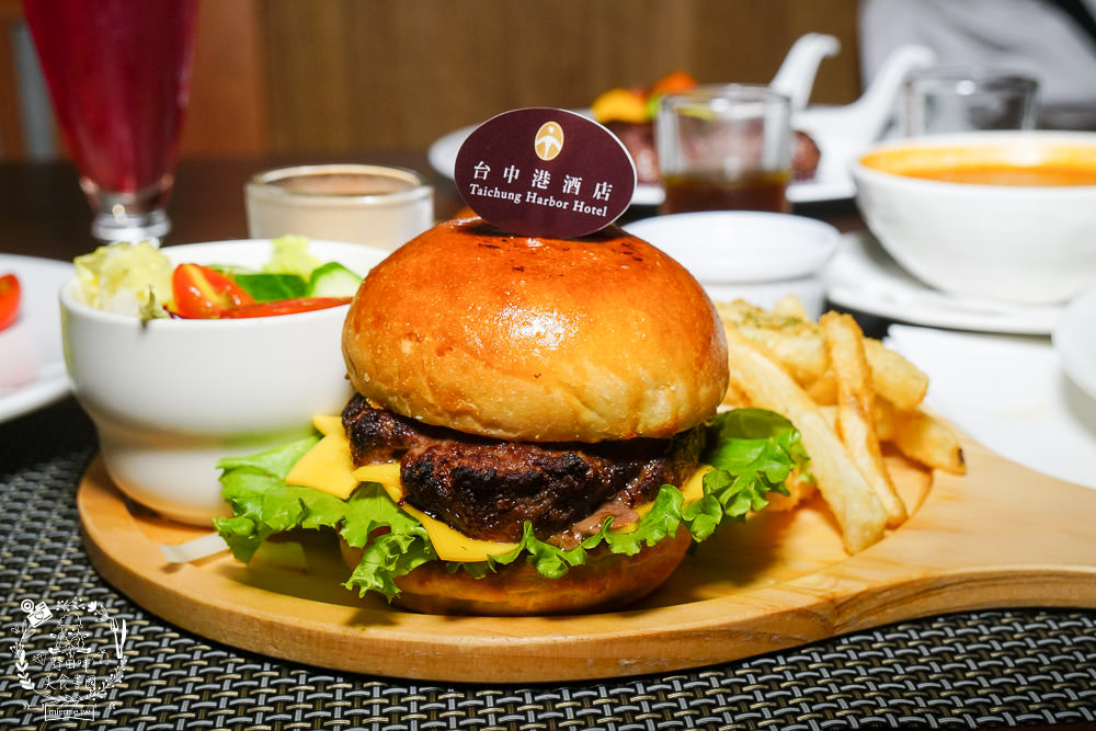 台中港酒店霸氣澎湃的自助早餐+Pier 88 餐酒館超復古舊美式+日式裝潢餐酒館 - 第74張圖 台中港酒店霸氣澎湃的自助早餐+Pier 88 餐酒館超復古舊美式+日式裝潢餐酒館