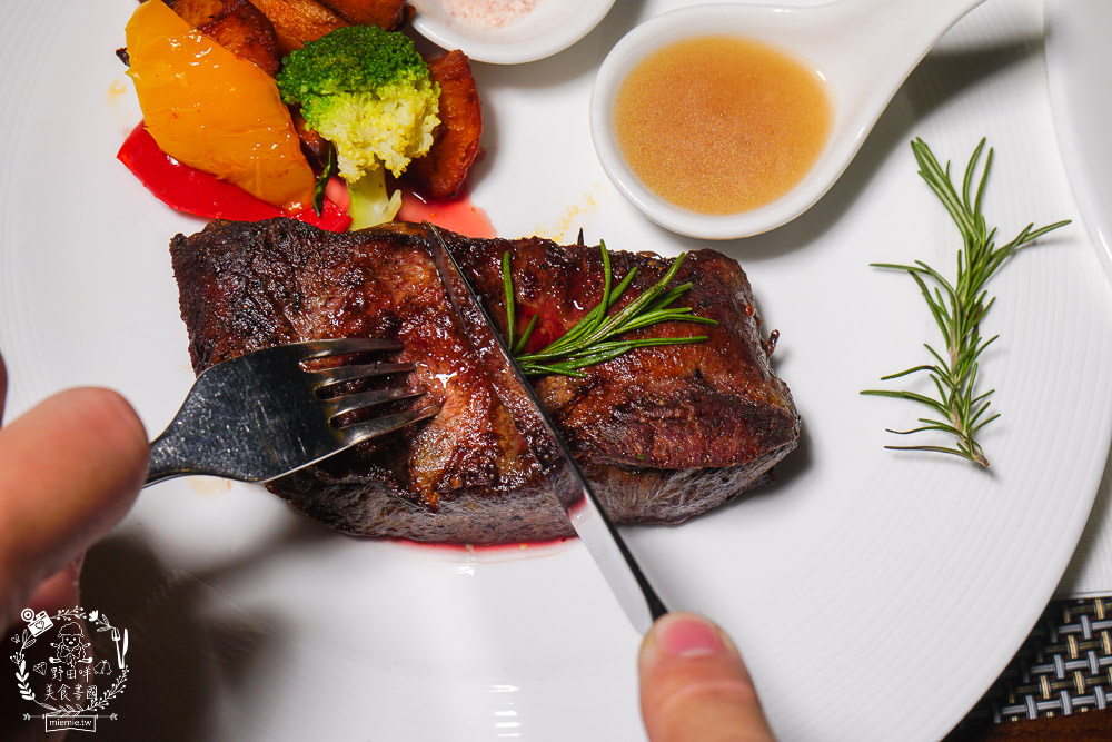 台中港酒店霸氣澎湃的自助早餐+Pier 88 餐酒館超復古舊美式+日式裝潢餐酒館 - 第65張圖 台中港酒店霸氣澎湃的自助早餐+Pier 88 餐酒館超復古舊美式+日式裝潢餐酒館