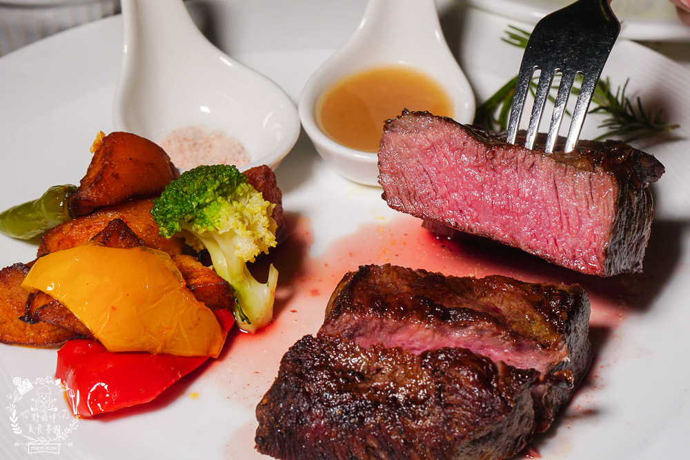 台中港酒店霸氣澎湃的自助早餐+Pier 88 餐酒館超復古舊美式+日式裝潢餐酒館 - 第67張圖 台中港酒店霸氣澎湃的自助早餐+Pier 88 餐酒館超復古舊美式+日式裝潢餐酒館