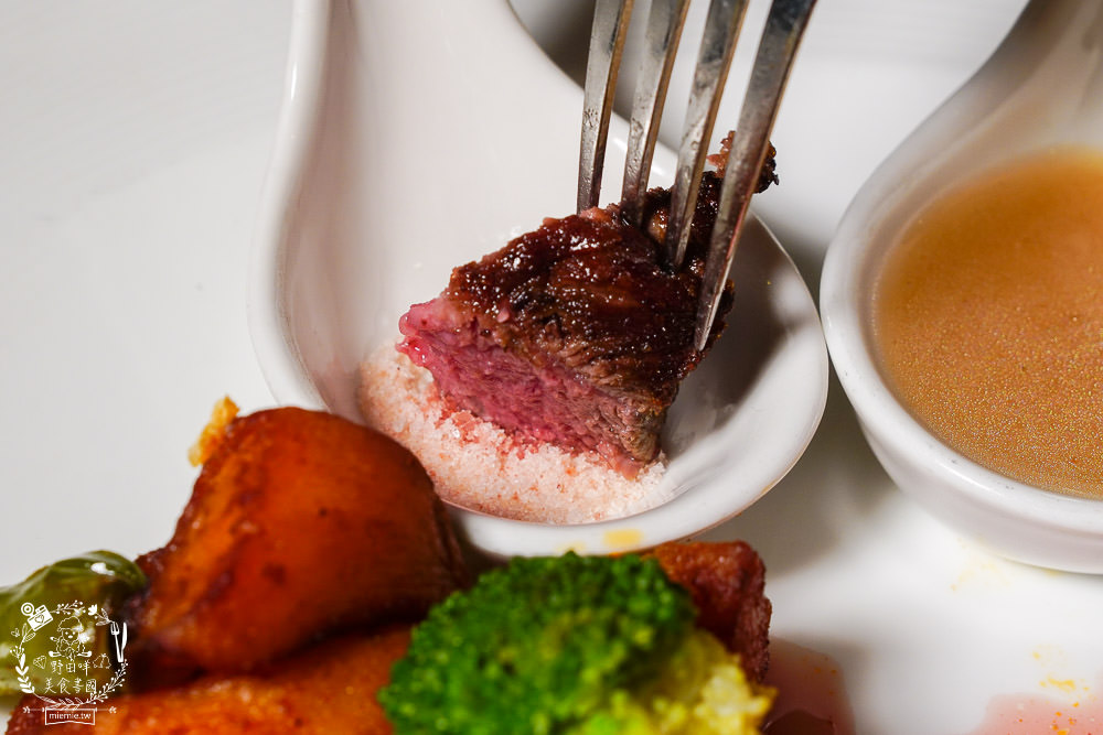 台中港酒店霸氣澎湃的自助早餐+Pier 88 餐酒館超復古舊美式+日式裝潢餐酒館 - 第68張圖 台中港酒店霸氣澎湃的自助早餐+Pier 88 餐酒館超復古舊美式+日式裝潢餐酒館