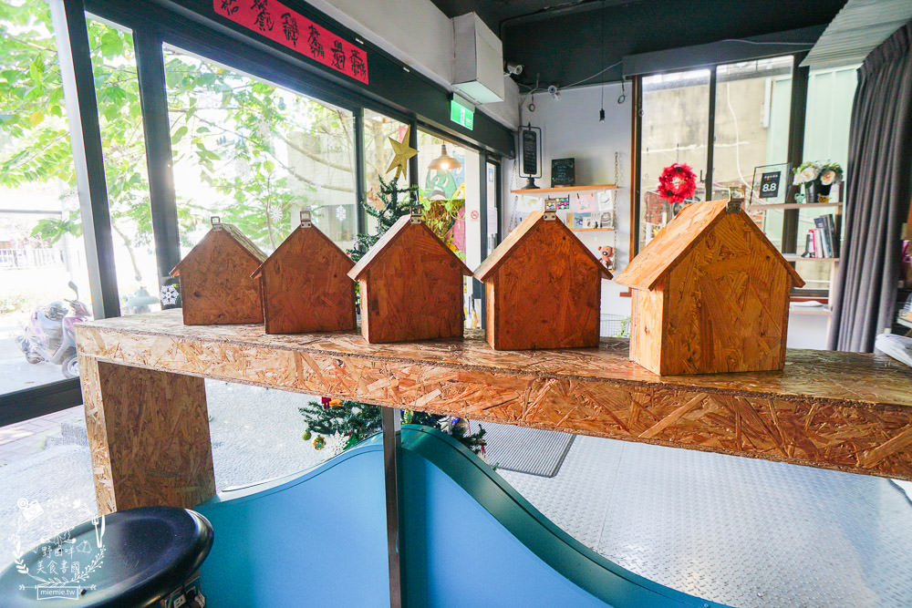 台南住宿推薦[仲青行旅]台南市中心的青年旅店/背包客棧!外面就是海安路宵夜美食街!