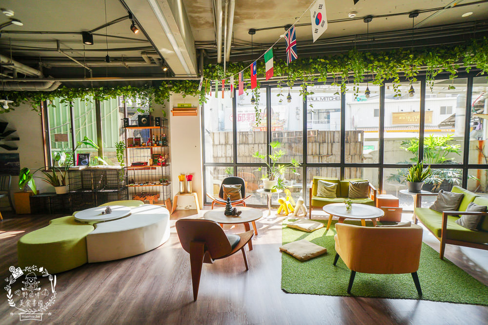 台南住宿推薦[仲青行旅]台南市中心的青年旅店/背包客棧!外面就是海安路宵夜美食街!