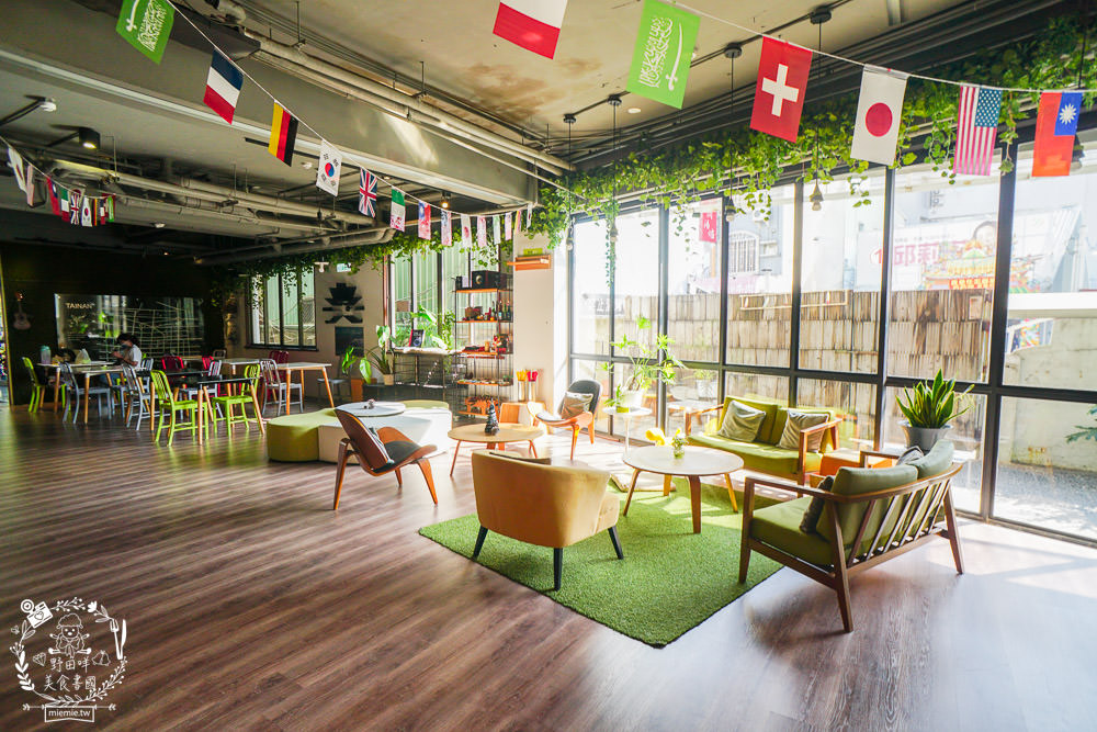 台南住宿推薦[仲青行旅]台南市中心的青年旅店/背包客棧!外面就是海安路宵夜美食街!