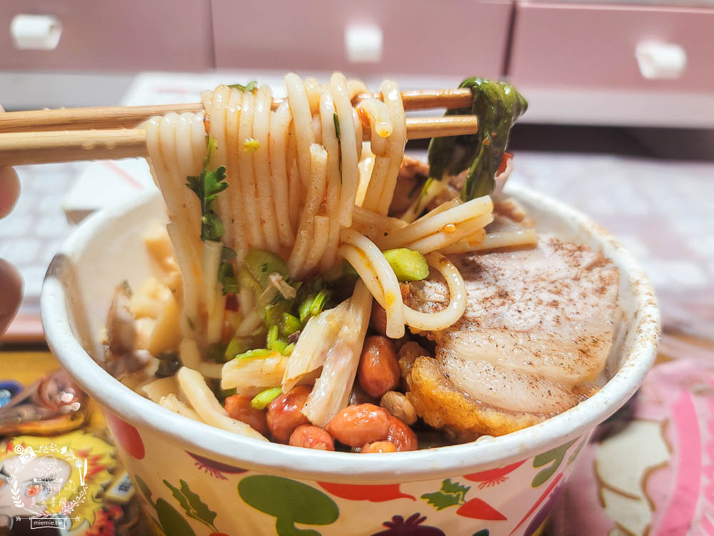 高雄[呂家螺螄粉/廣西煮粉]鳳山美食激推！來自廣西的螺絲粉，脆皮扣肉超香酥