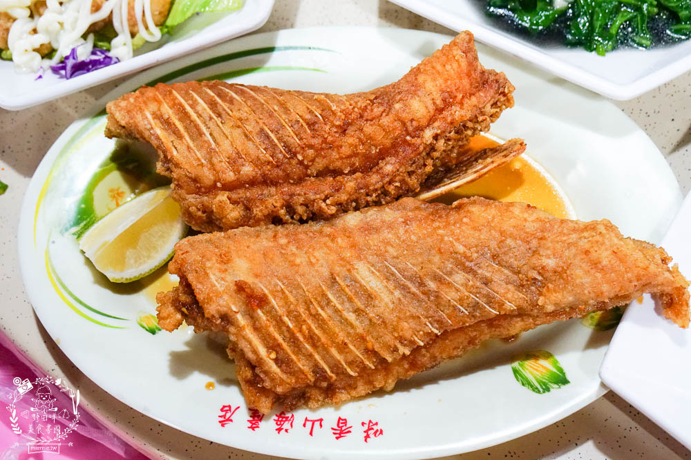 高雄[味香山海產店]大樹最有名的草魚36吃海鮮餐廳!周末假日超人氣大爆滿!附近超多旅遊景點~