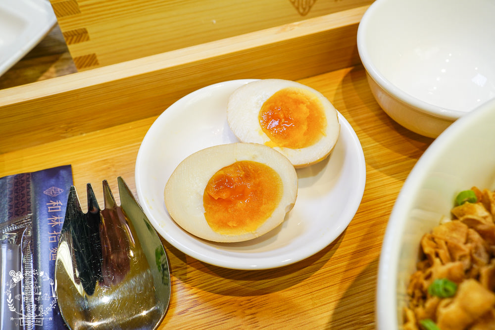 高雄[和林拾麵]新開幕!別緻奢華的文青風網美麵店！超新穎的一麵兩吃拌拌麵！