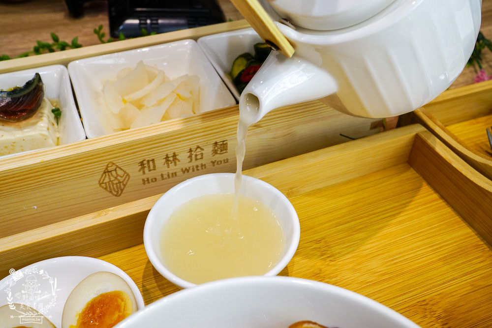 高雄[和林拾麵]新開幕!別緻奢華的文青風網美麵店！超新穎的一麵兩吃拌拌麵！