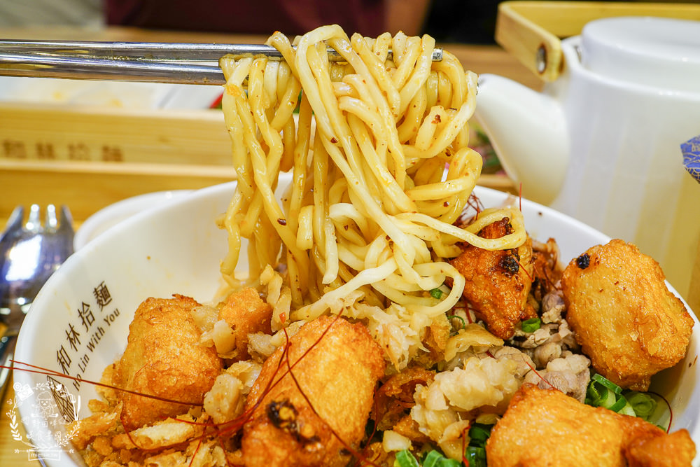 高雄[和林拾麵]新開幕!別緻奢華的文青風網美麵店！超新穎的一麵兩吃拌拌麵！