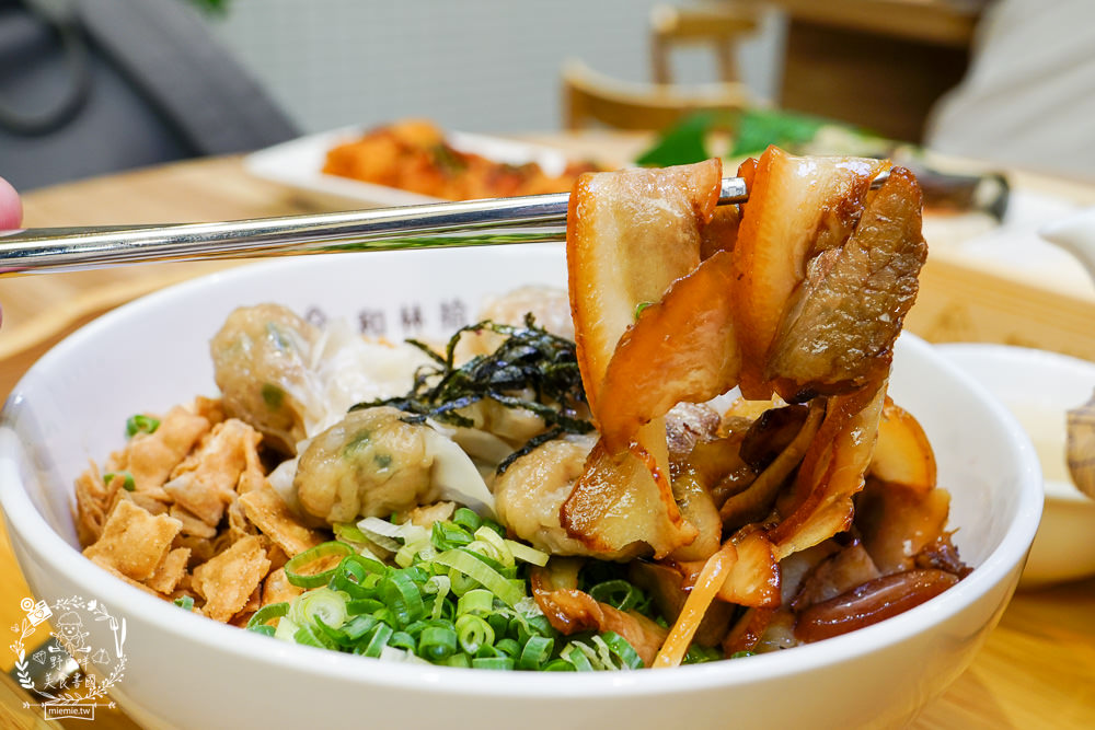 高雄[和林拾麵]新開幕!別緻奢華的文青風網美麵店！超新穎的一麵兩吃拌拌麵！