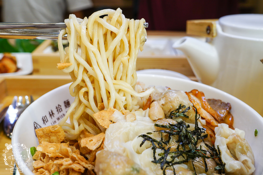 高雄[和林拾麵]新開幕!別緻奢華的文青風網美麵店！超新穎的一麵兩吃拌拌麵！