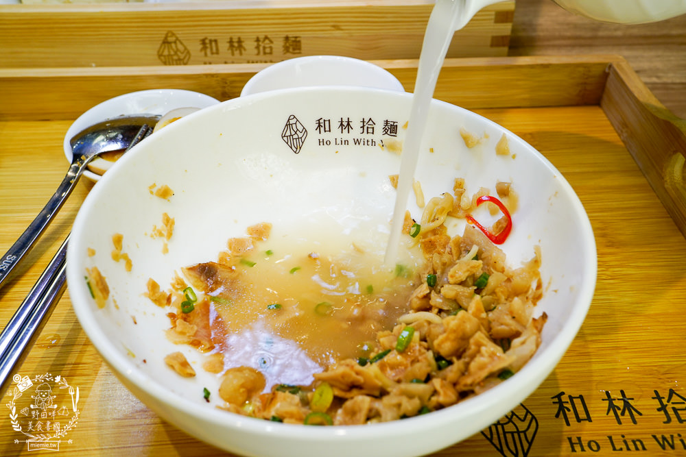 高雄[和林拾麵]新開幕!別緻奢華的文青風網美麵店！超新穎的一麵兩吃拌拌麵！