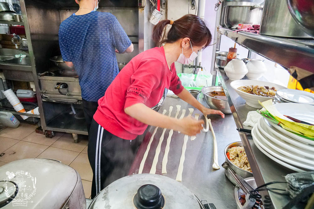 品新疆拉麵館|高雄居然可以吃到超有飽足感的Q彈皮帶麵!口味超特別的大盤雞!
