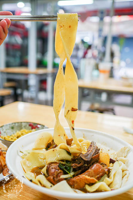 品新疆拉麵館|高雄居然可以吃到超有飽足感的Q彈皮帶麵!口味超特別的大盤雞!