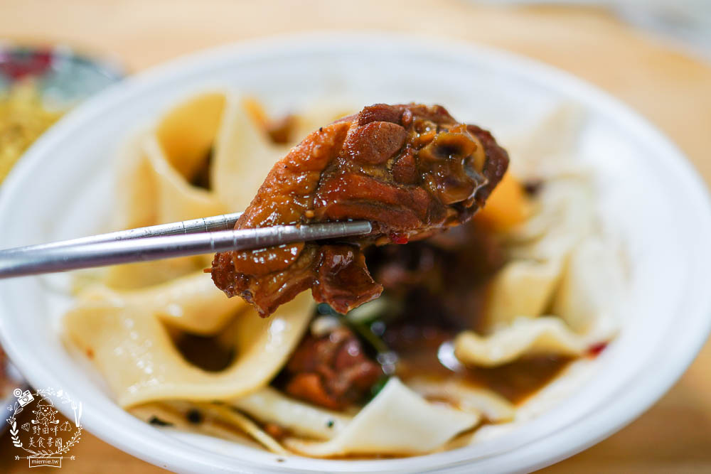 品新疆拉麵館|高雄居然可以吃到超有飽足感的Q彈皮帶麵!口味超特別的大盤雞!