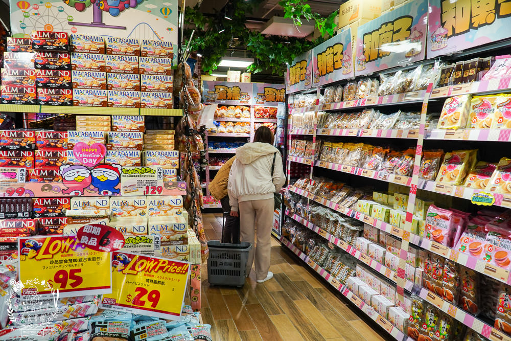 台灣首店唐吉訶德DON DON DONKI西門店24小時營業!生魚片促銷超便宜!日本零食買到購物籃滿出來~