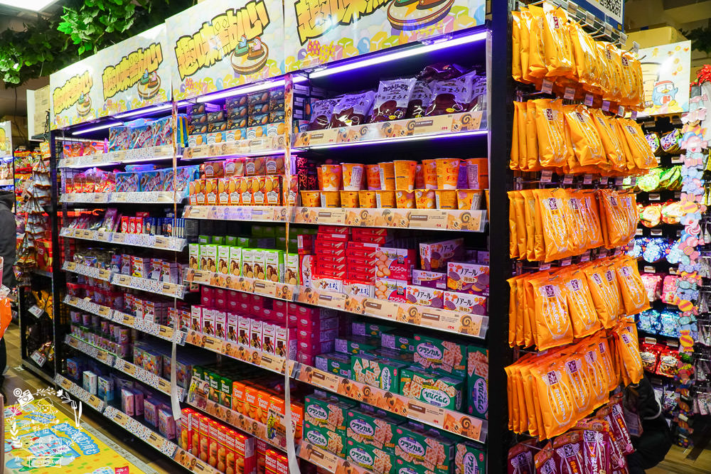 台灣首店唐吉訶德DON DON DONKI西門店24小時營業!生魚片促銷超便宜!日本零食買到購物籃滿出來~