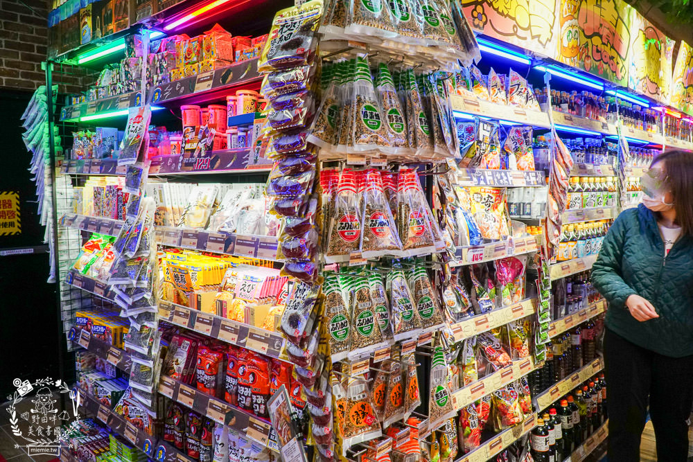 台灣首店唐吉訶德DON DON DONKI西門店24小時營業!生魚片促銷超便宜!日本零食買到購物籃滿出來~