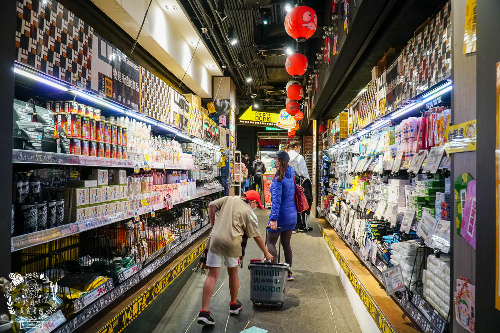 台灣首店唐吉訶德DON DON DONKI西門店24小時營業!生魚片促銷超便宜!日本零食買到購物籃滿出來~
