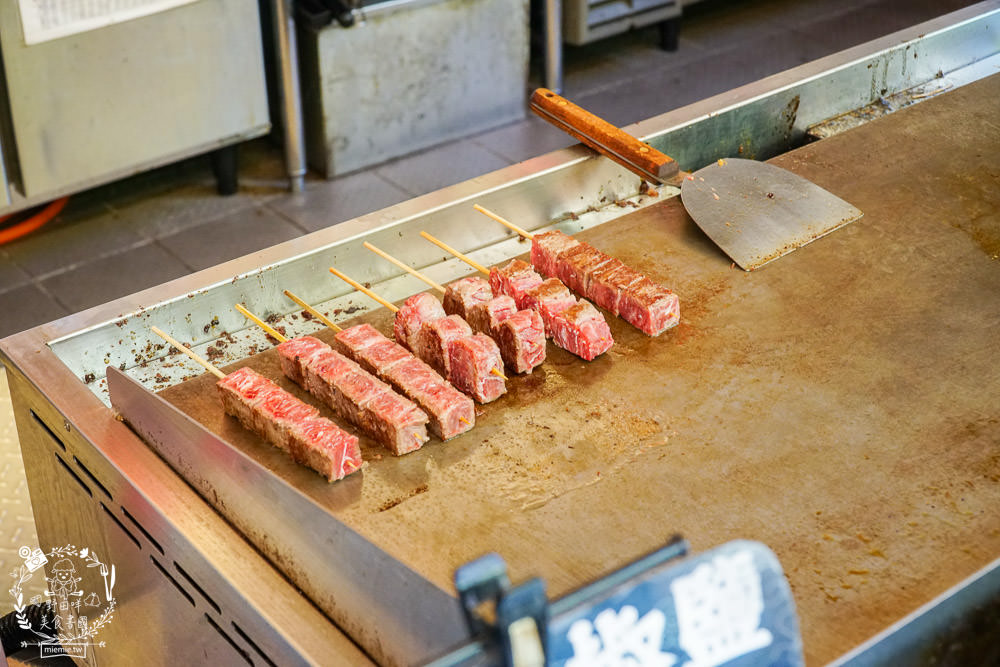 台灣首店唐吉訶德DON DON DONKI西門店24小時營業!生魚片促銷超便宜!日本零食買到購物籃滿出來~