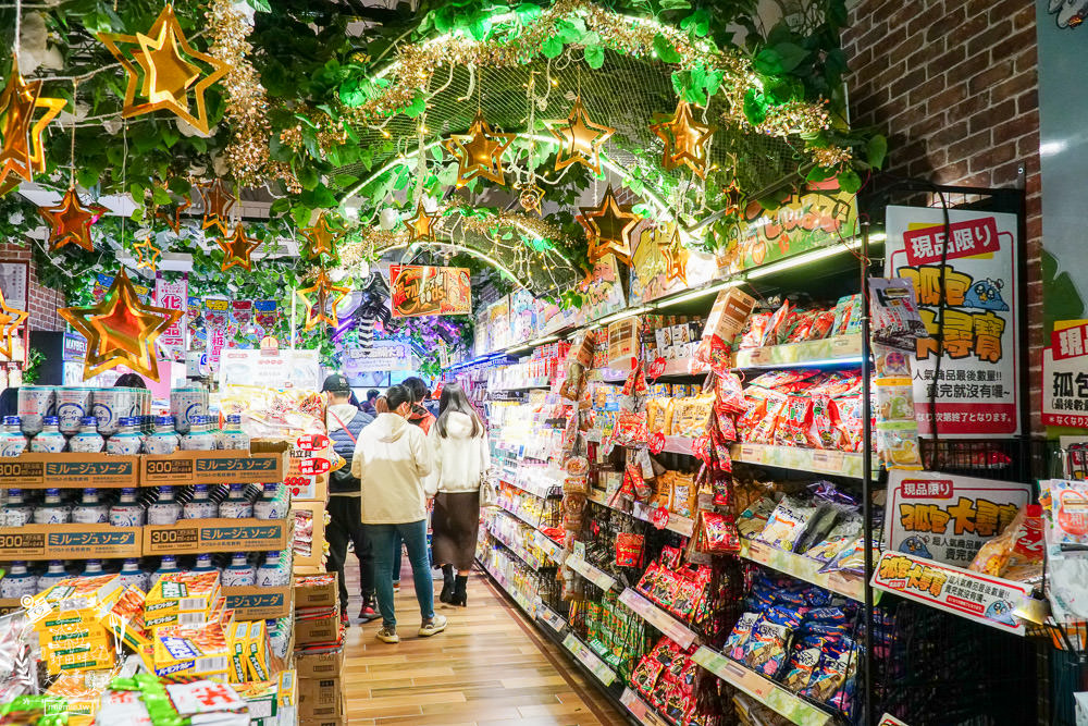 台灣首店唐吉訶德DON DON DONKI西門店24小時營業!生魚片促銷超便宜!日本零食買到購物籃滿出來~