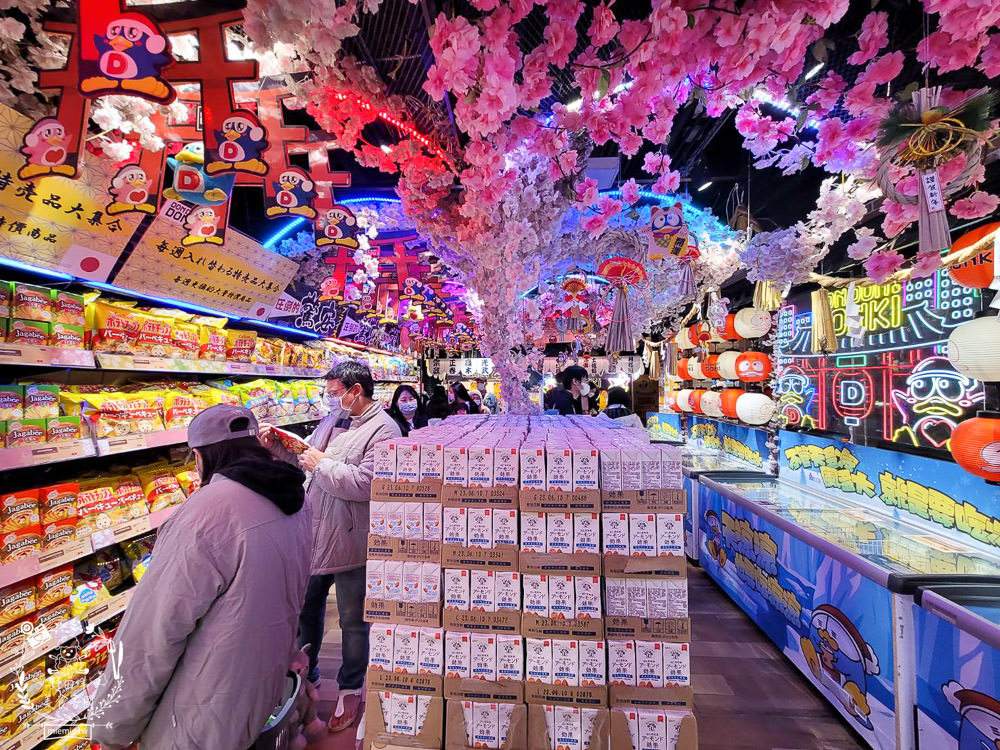 台灣首店唐吉訶德DON DON DONKI西門店24小時營業!生魚片促銷超便宜!日本零食買到購物籃滿出來~