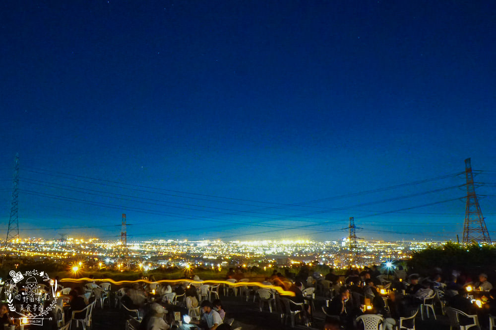 台中景觀餐廳[啡文學龍井店]百萬夜景滿天星空絢爛閃爍!龍貓巴士站牌超好拍!營業到凌晨3點?