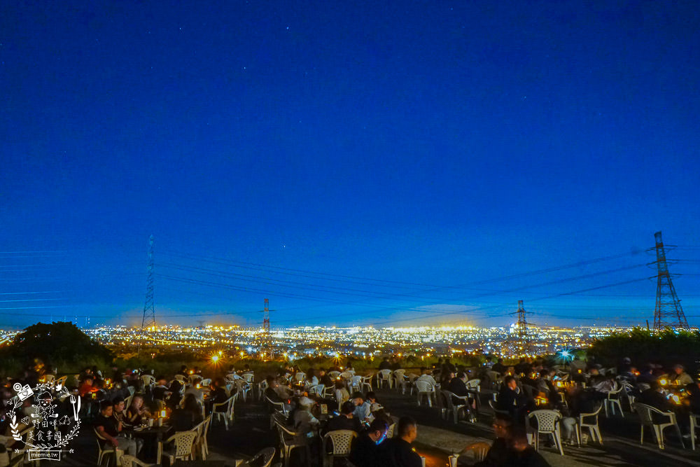台中景觀餐廳[啡文學龍井店]百萬夜景滿天星空絢爛閃爍!龍貓巴士站牌超好拍!營業到凌晨3點?