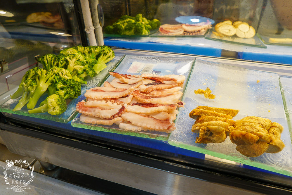 高雄[喜憨兒創作料理吃到飽]隱藏在文山特區的高CP值吃到飽x吃飯也能做公益