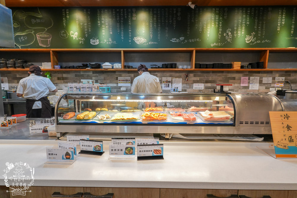 高雄[喜憨兒創作料理]連平日都座無虛席的超人氣日式料理吃到飽!居然有鮭魚卵壽司跟生魚片!