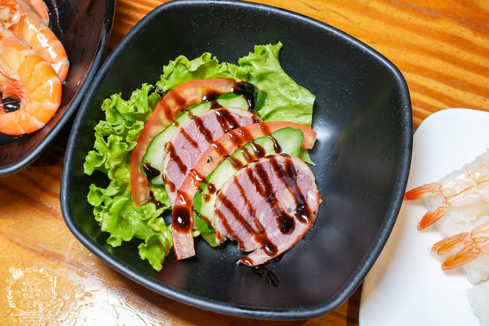 高雄[喜憨兒創作料理]連平日都座無虛席的超人氣日式料理吃到飽!居然有鮭魚卵壽司跟生魚片!